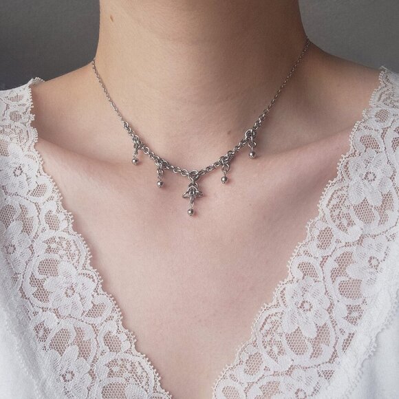 Gothic princess chandelier silver chainmail necklace with a small silver chain - Picture 3 of 11